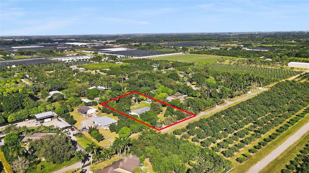 For Sale: $949,000 (5 beds, 4 baths, 2088 Square Feet)