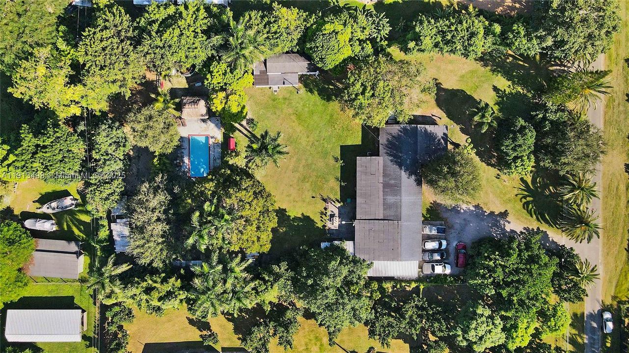 For Sale: $949,000 (5 beds, 4 baths, 2088 Square Feet)