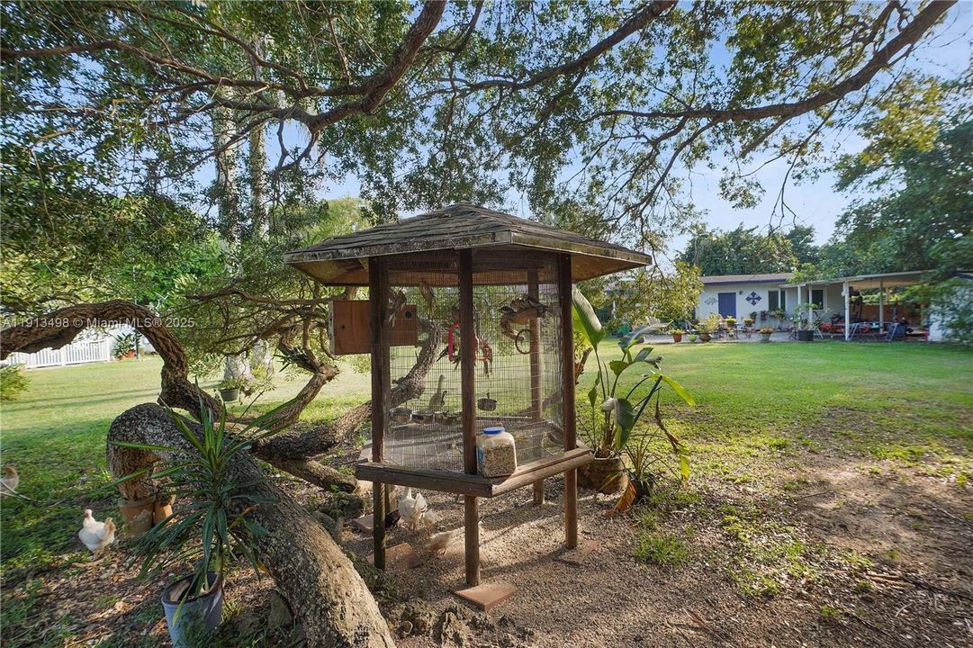 For Sale: $949,000 (5 beds, 4 baths, 2088 Square Feet)