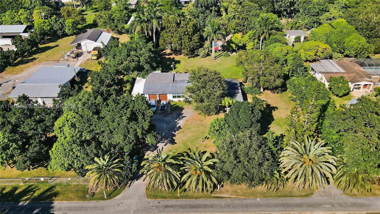 For Sale: $949,000 (5 beds, 4 baths, 2088 Square Feet)