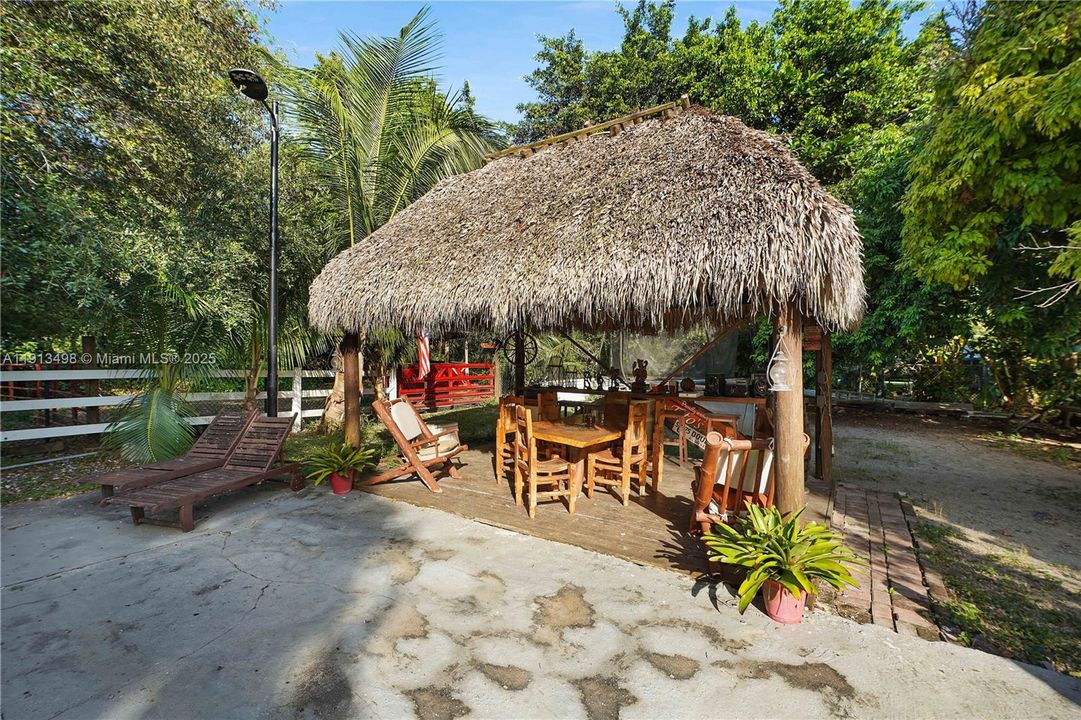 For Sale: $949,000 (5 beds, 4 baths, 2088 Square Feet)