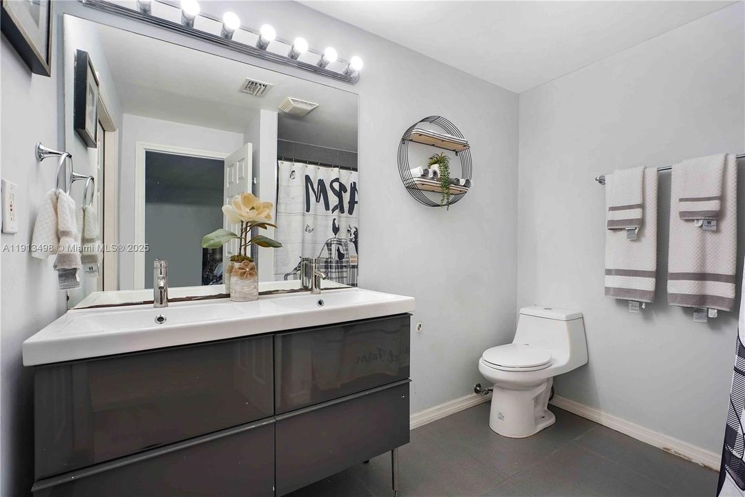 For Sale: $949,000 (5 beds, 4 baths, 2088 Square Feet)