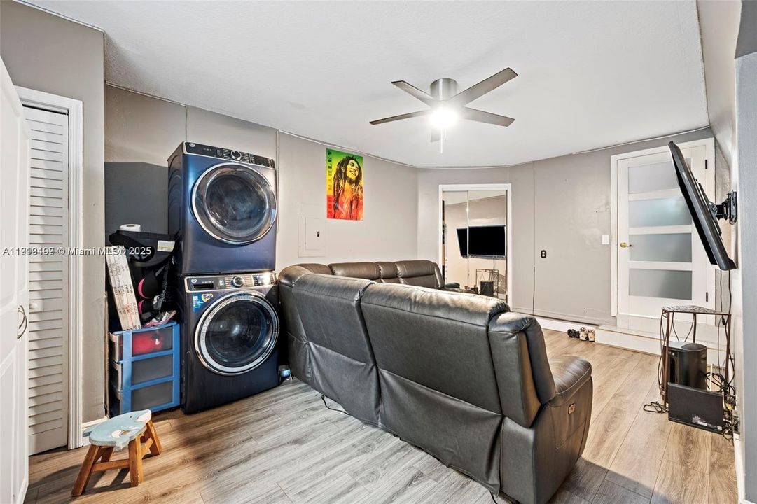 Active With Contract: $599,000 (4 beds, 2 baths, 1941 Square Feet)