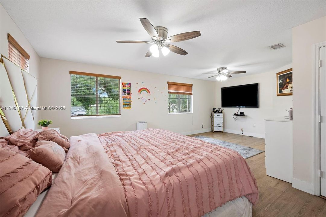 Active With Contract: $599,000 (4 beds, 2 baths, 1941 Square Feet)