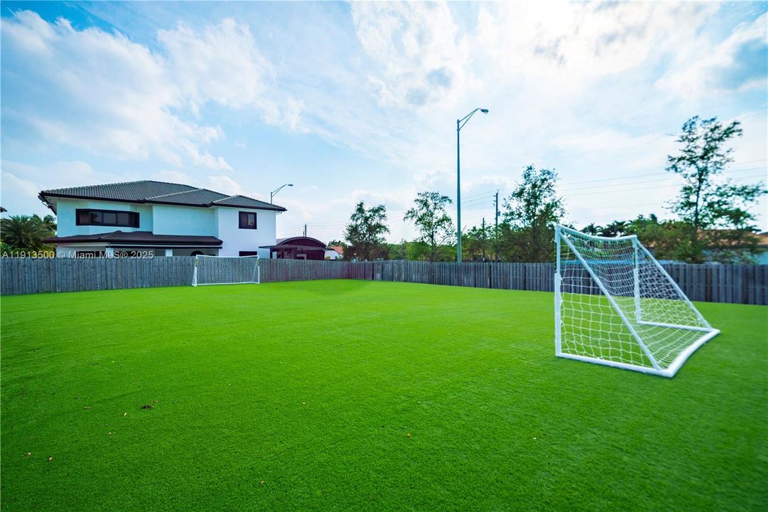 For Sale: $2,590,000 (8 beds, 4 baths, 4426 Square Feet)