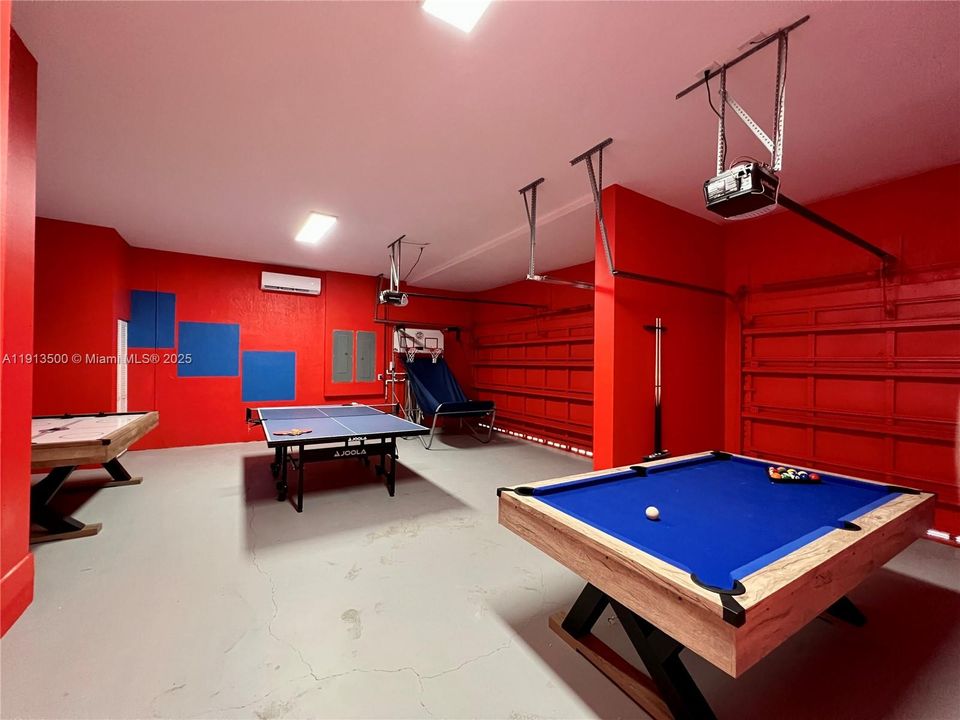 For Sale: $2,590,000 (8 beds, 4 baths, 4426 Square Feet)