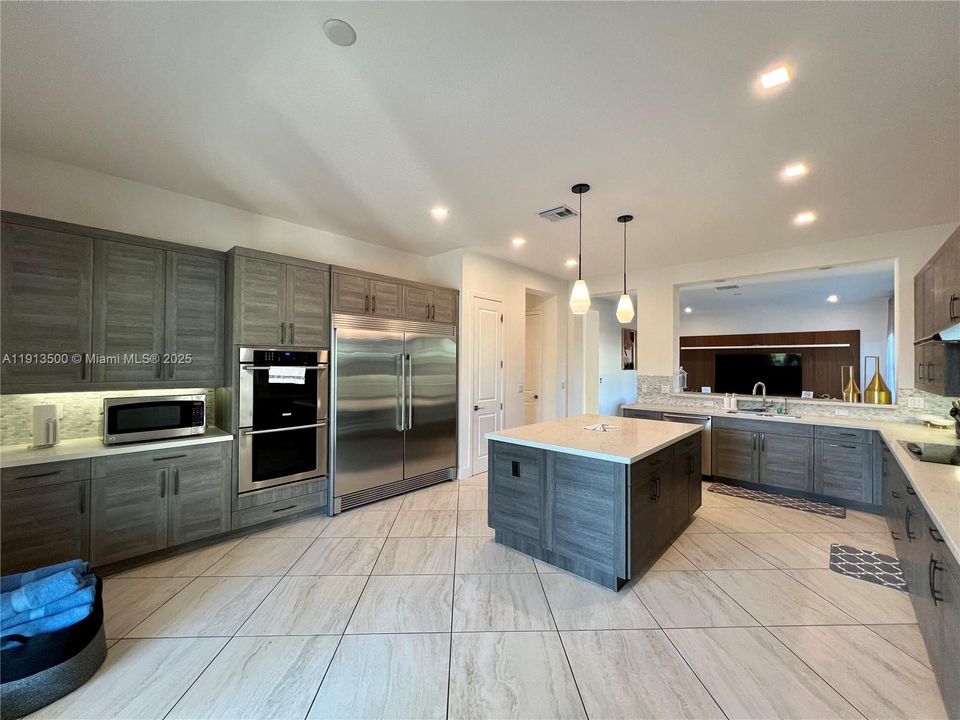 For Sale: $2,590,000 (8 beds, 4 baths, 4426 Square Feet)