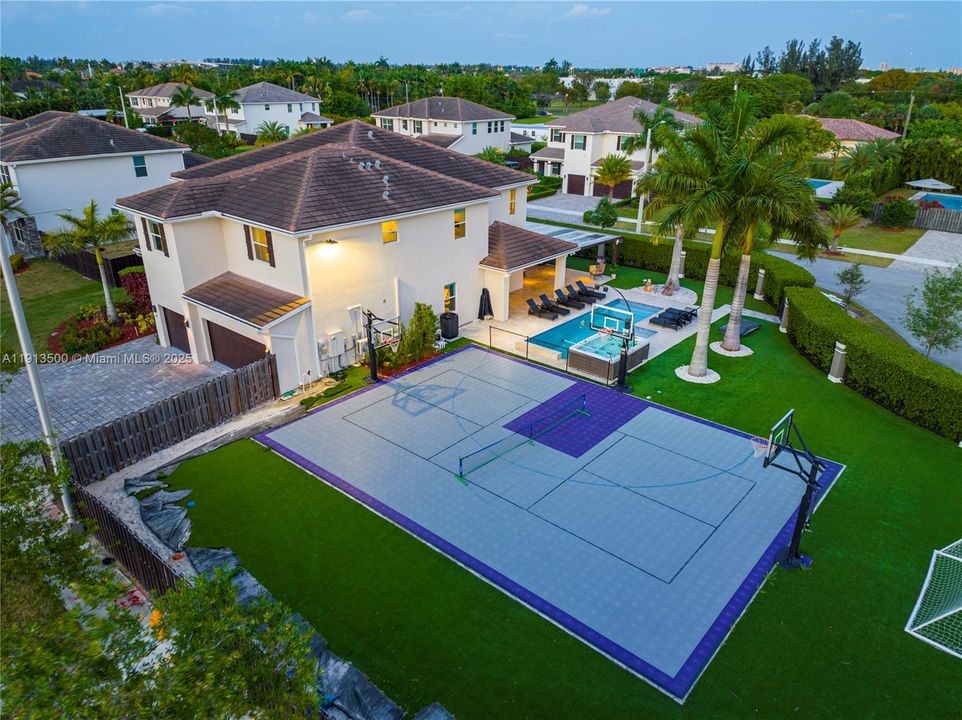 For Sale: $2,590,000 (8 beds, 4 baths, 4426 Square Feet)