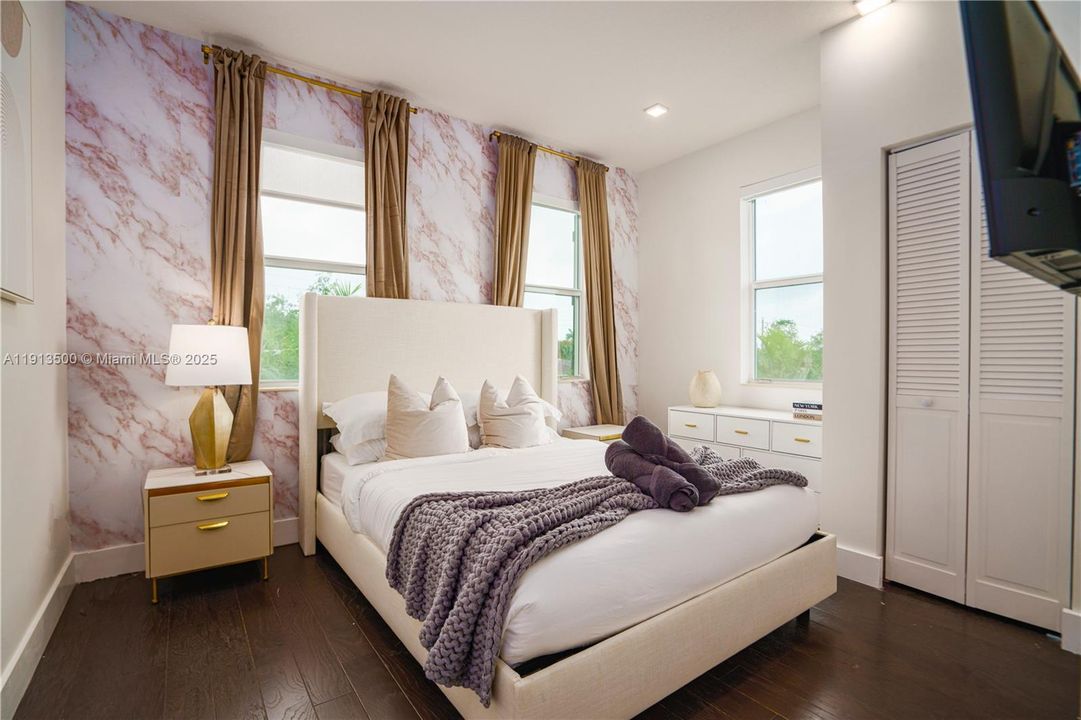 For Sale: $2,590,000 (8 beds, 4 baths, 4426 Square Feet)