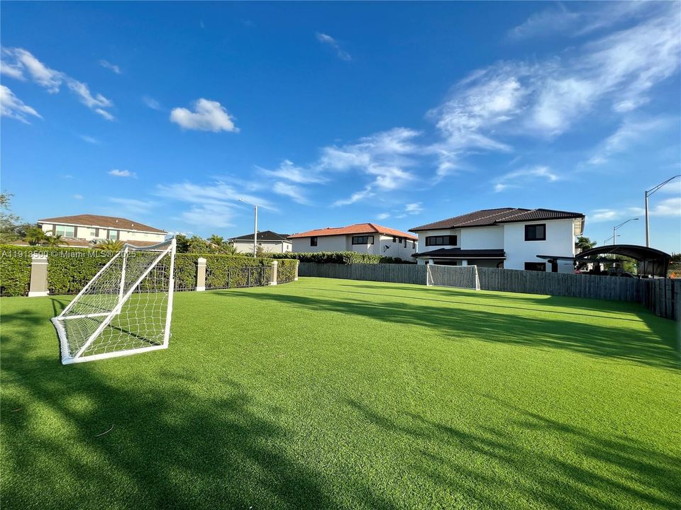 For Sale: $2,590,000 (8 beds, 4 baths, 4426 Square Feet)