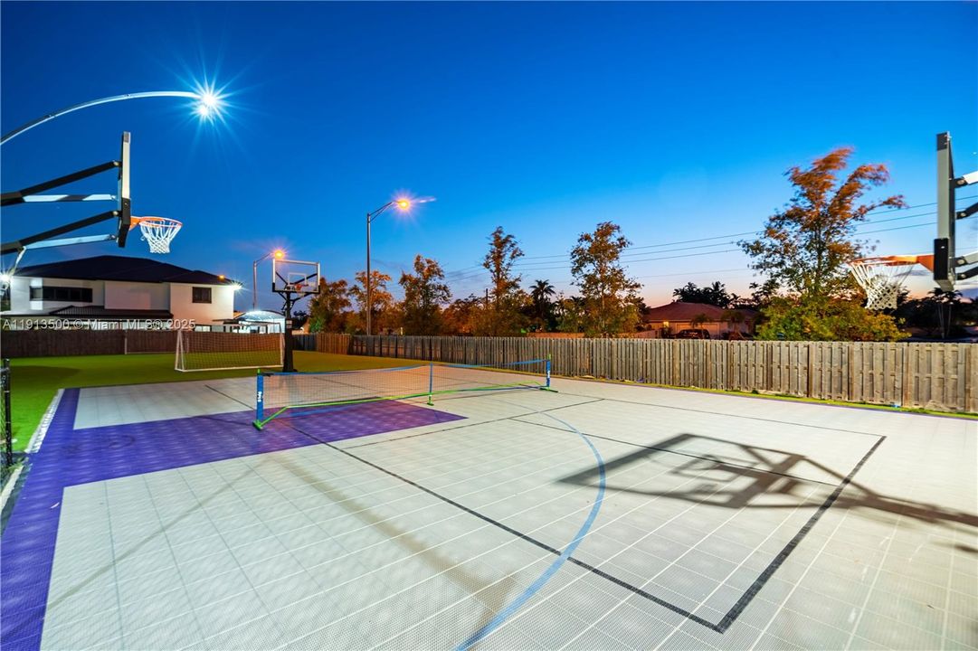 For Sale: $2,590,000 (8 beds, 4 baths, 4426 Square Feet)