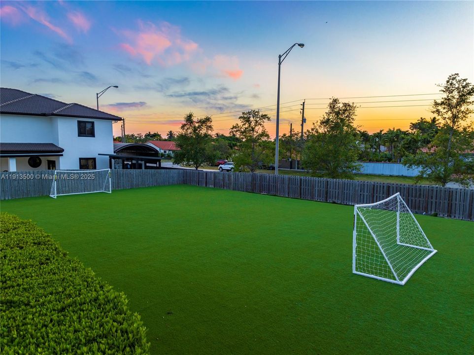 For Sale: $2,590,000 (8 beds, 4 baths, 4426 Square Feet)