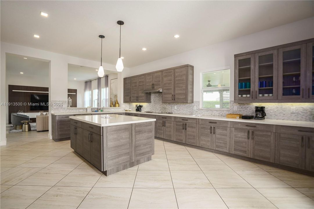 For Sale: $2,590,000 (8 beds, 4 baths, 4426 Square Feet)