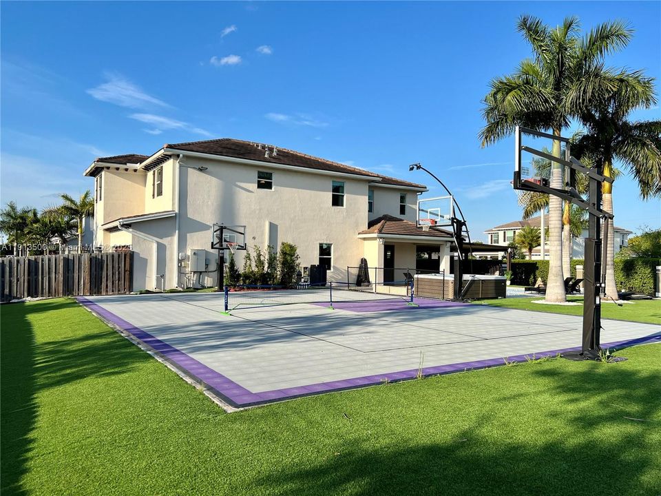 For Sale: $2,590,000 (8 beds, 4 baths, 4426 Square Feet)