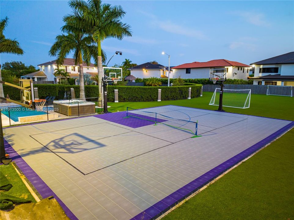 For Sale: $2,590,000 (8 beds, 4 baths, 4426 Square Feet)