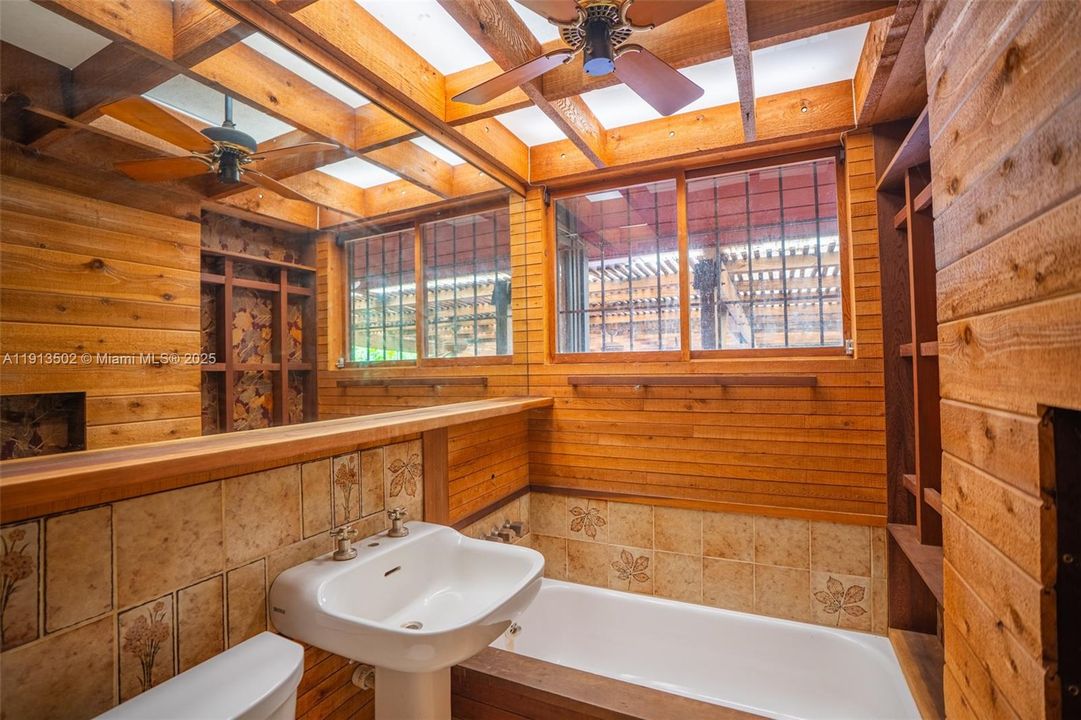 For Sale: $1,399,990 (3 beds, 2 baths, 2284 Square Feet)