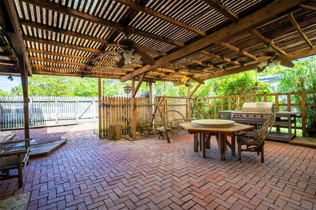 For Sale: $1,399,990 (3 beds, 2 baths, 2284 Square Feet)