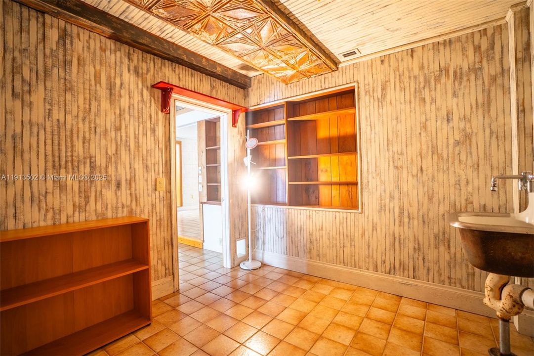 For Sale: $1,399,990 (3 beds, 2 baths, 2284 Square Feet)