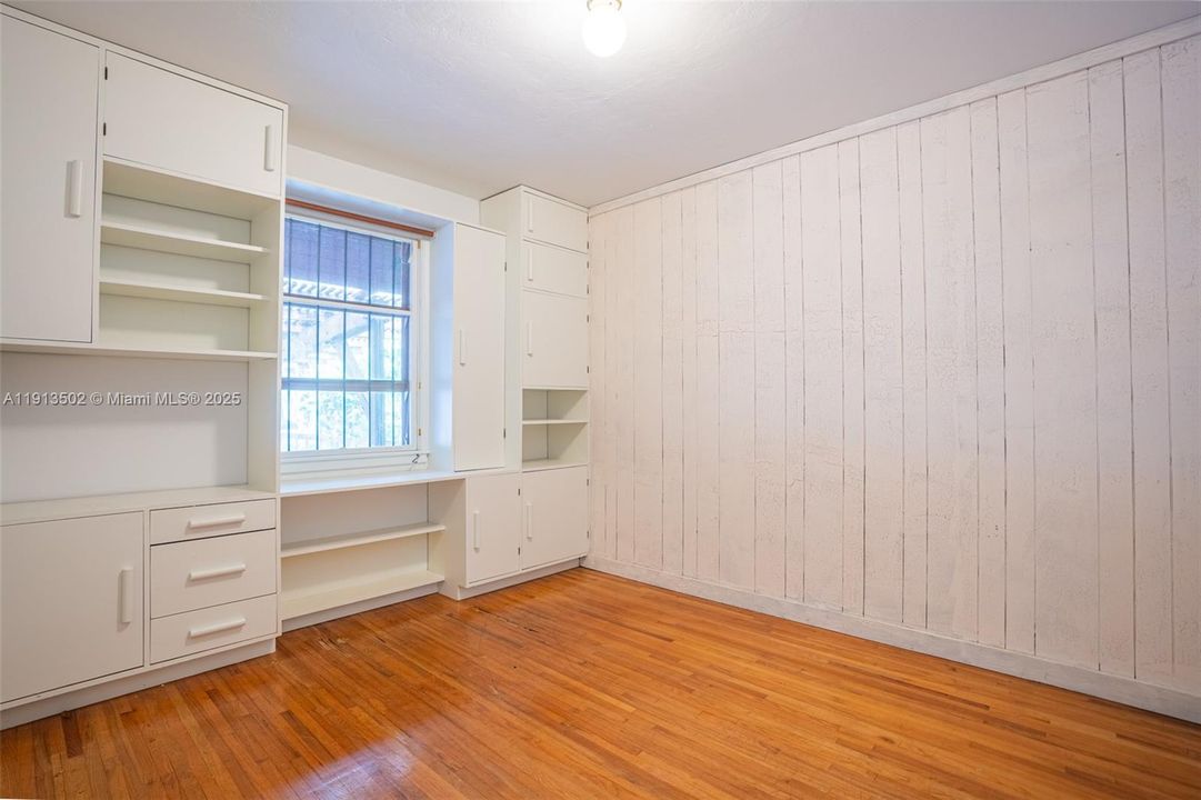 For Sale: $1,399,990 (3 beds, 2 baths, 2284 Square Feet)