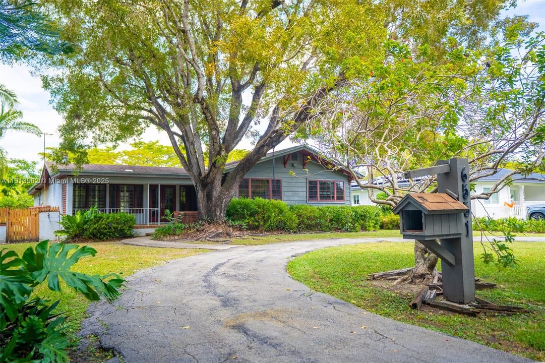 For Sale: $1,399,990 (3 beds, 2 baths, 2284 Square Feet)
