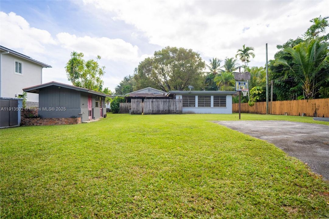 For Sale: $1,399,990 (3 beds, 2 baths, 2284 Square Feet)