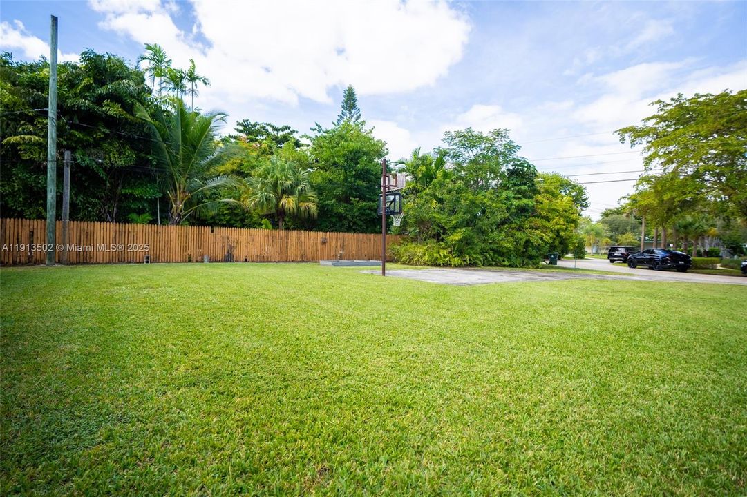 For Sale: $1,399,990 (3 beds, 2 baths, 2284 Square Feet)