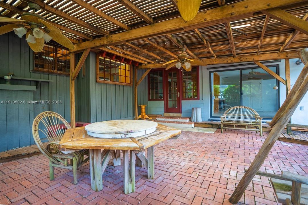 For Sale: $1,399,990 (3 beds, 2 baths, 2284 Square Feet)