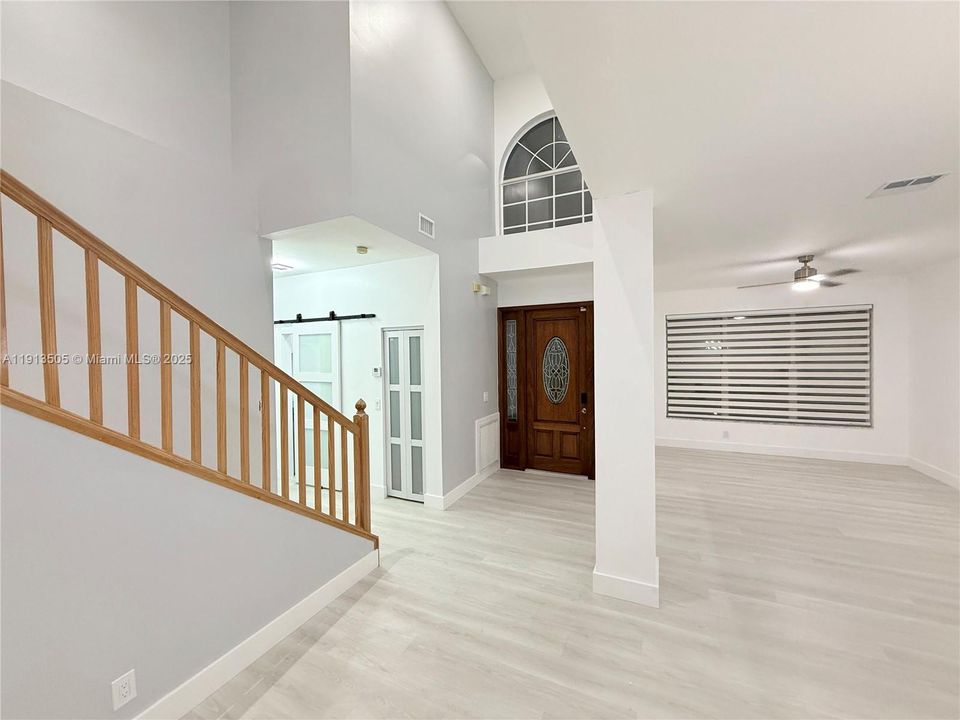 Под контрактом: $759,990 (4 спален, 2 ванн, 2175 Квадратных фут)