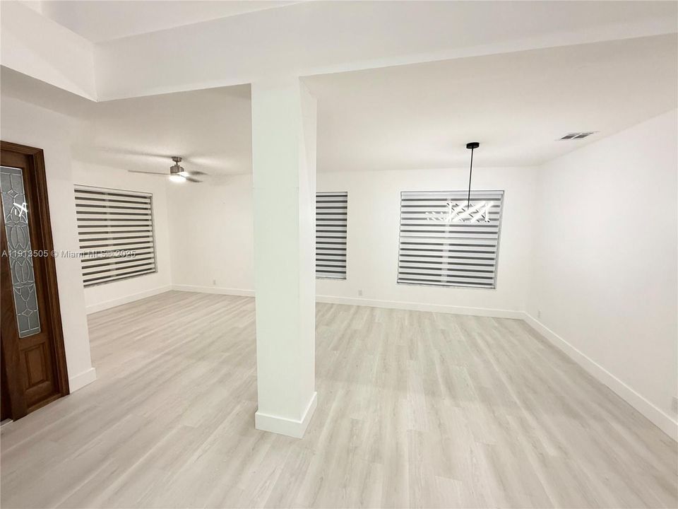 Под контрактом: $759,990 (4 спален, 2 ванн, 2175 Квадратных фут)