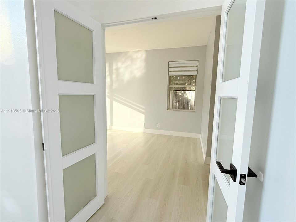 Под контрактом: $759,990 (4 спален, 2 ванн, 2175 Квадратных фут)