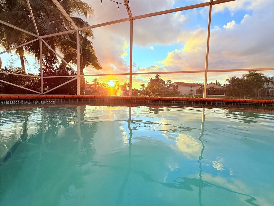 Под контрактом: $759,990 (4 спален, 2 ванн, 2175 Квадратных фут)