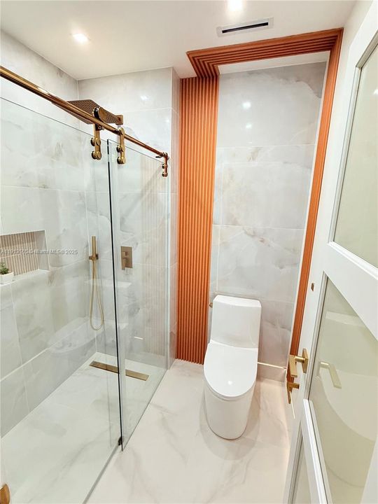 Под контрактом: $759,990 (4 спален, 2 ванн, 2175 Квадратных фут)