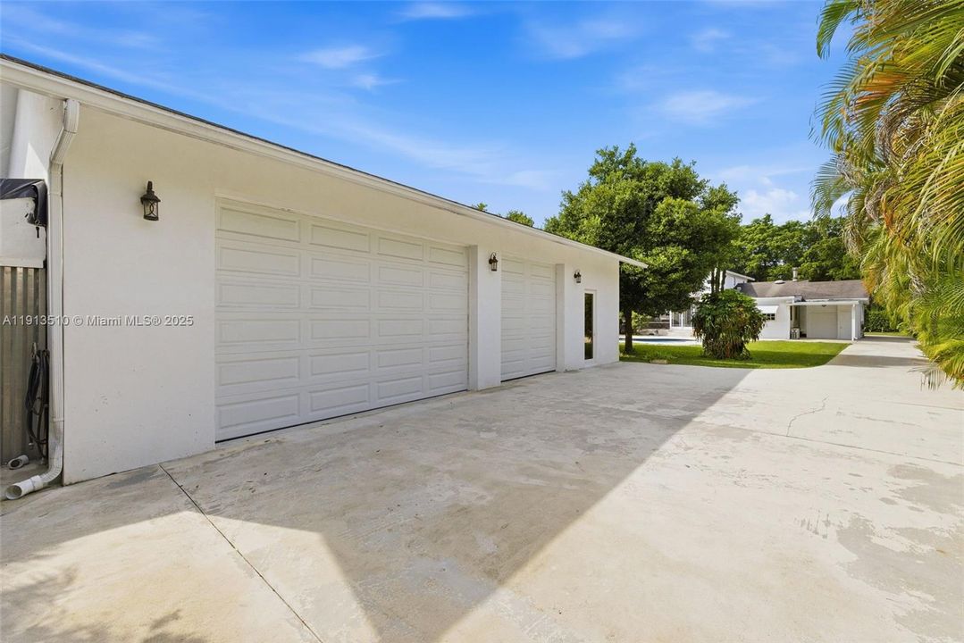 For Sale: $975,000 (3 beds, 2 baths, 2064 Square Feet)