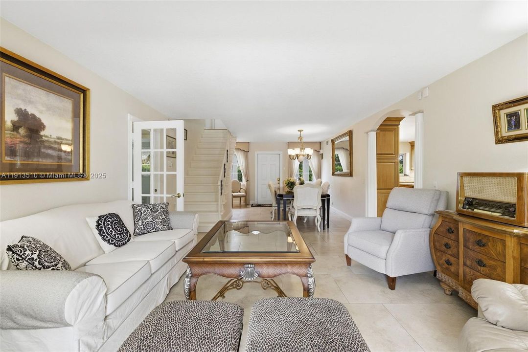 For Sale: $975,000 (3 beds, 2 baths, 2064 Square Feet)