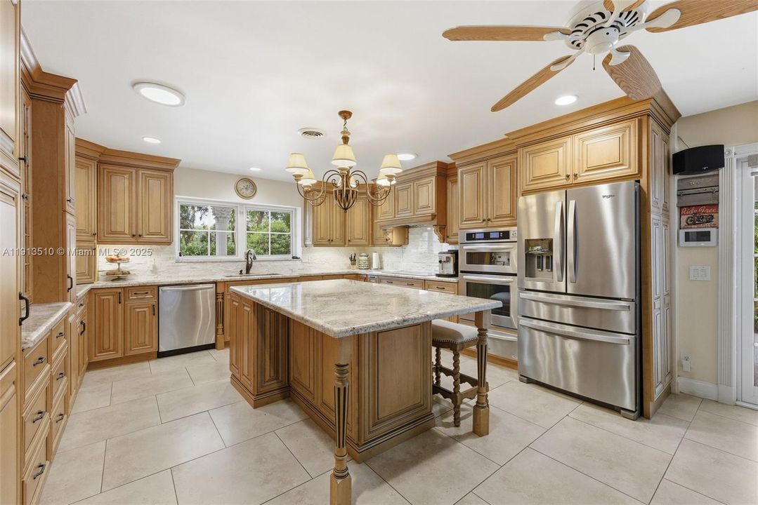 For Sale: $975,000 (3 beds, 2 baths, 2064 Square Feet)