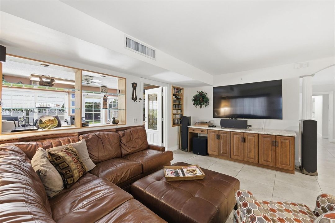 For Sale: $975,000 (3 beds, 2 baths, 2064 Square Feet)