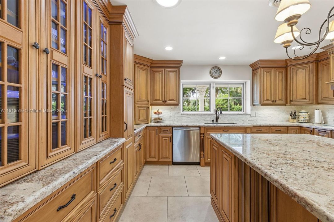 For Sale: $975,000 (3 beds, 2 baths, 2064 Square Feet)