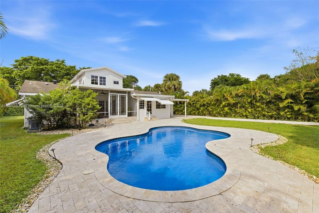 For Sale: $975,000 (3 beds, 2 baths, 2064 Square Feet)