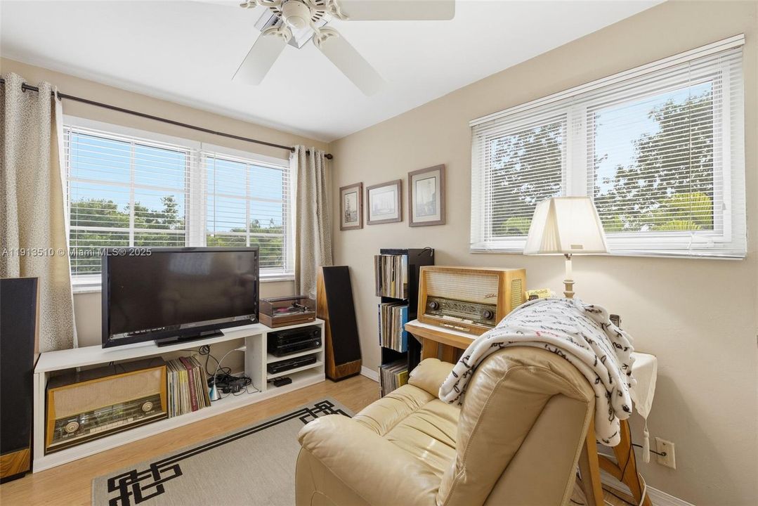 For Sale: $975,000 (3 beds, 2 baths, 2064 Square Feet)