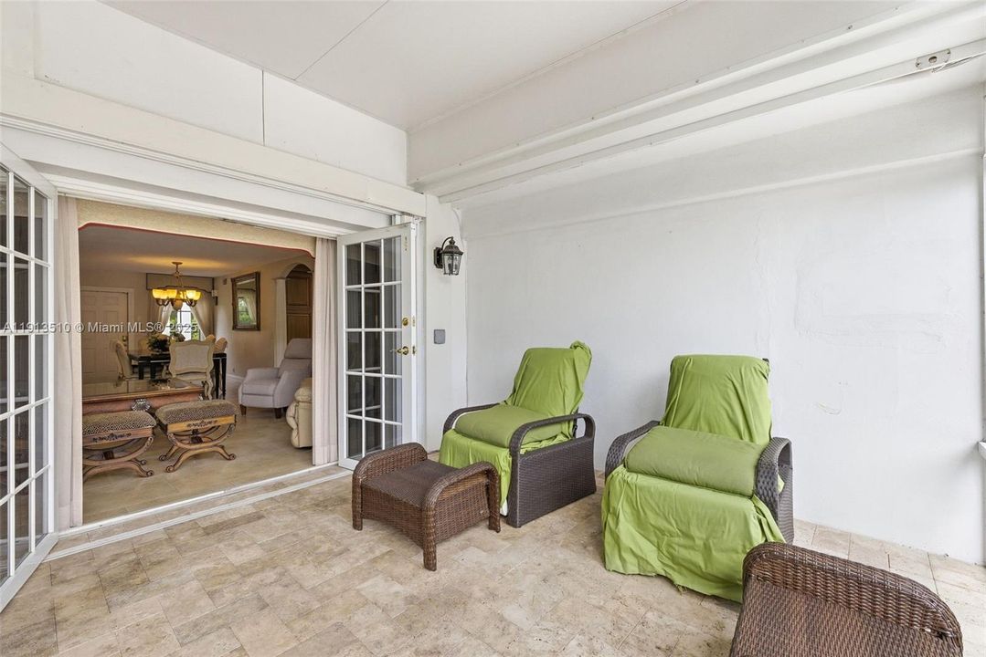 For Sale: $975,000 (3 beds, 2 baths, 2064 Square Feet)