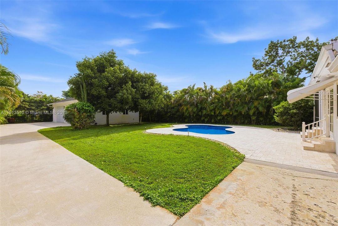 For Sale: $975,000 (3 beds, 2 baths, 2064 Square Feet)