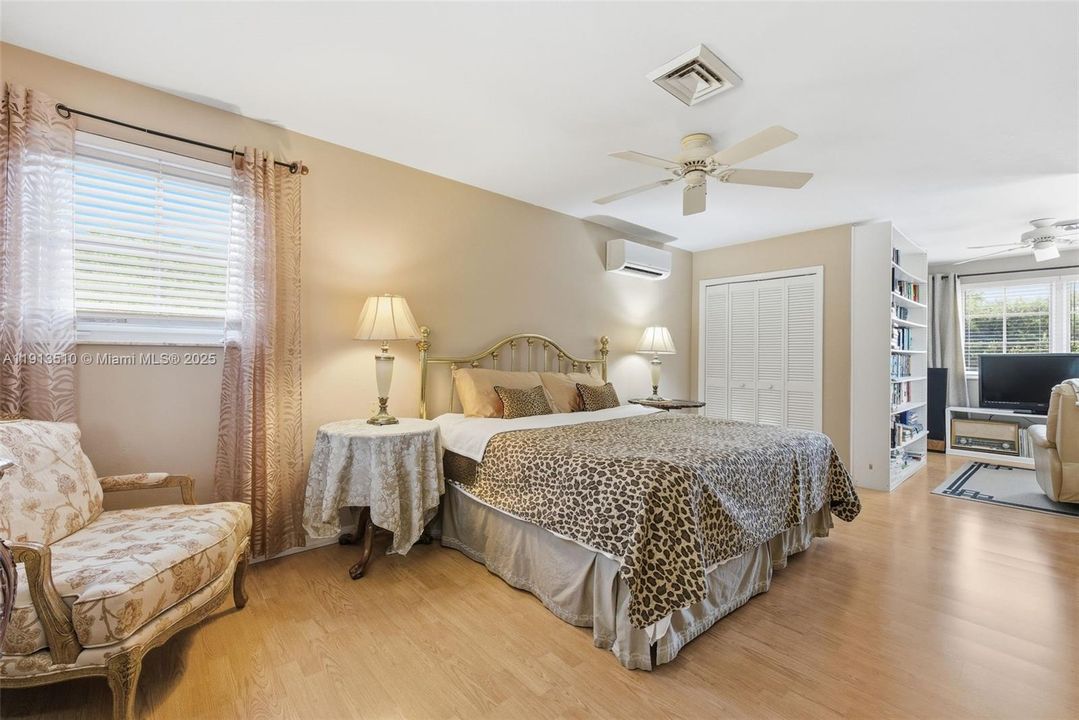 For Sale: $975,000 (3 beds, 2 baths, 2064 Square Feet)