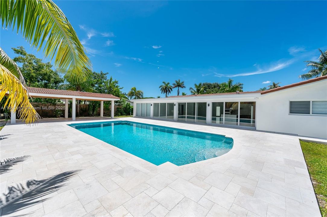 Active With Contract: $7,995 (4 beds, 3 baths, 2588 Square Feet)