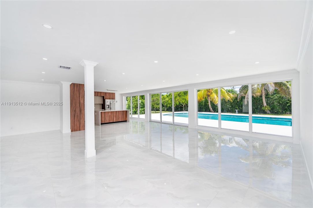 Active With Contract: $7,995 (4 beds, 3 baths, 2588 Square Feet)