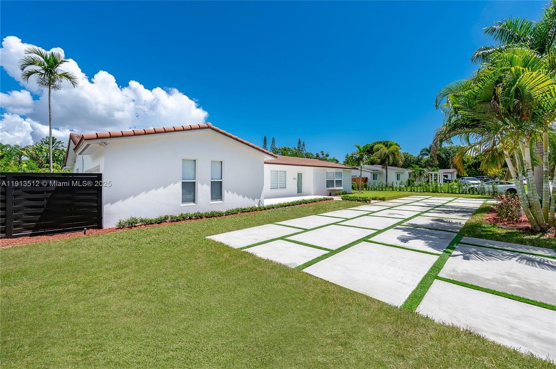 Active With Contract: $7,995 (4 beds, 3 baths, 2588 Square Feet)