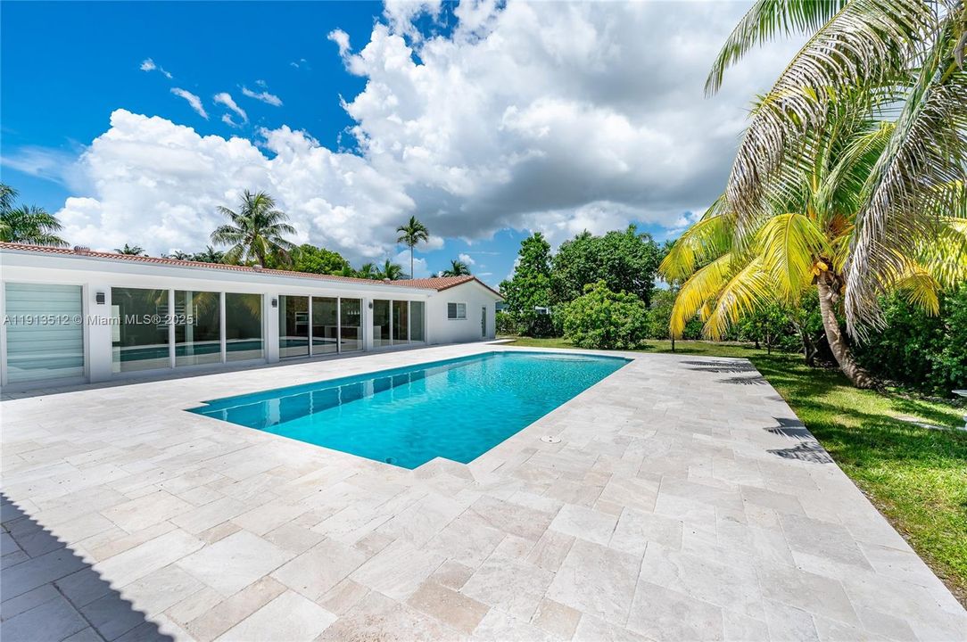 Active With Contract: $7,995 (4 beds, 3 baths, 2588 Square Feet)