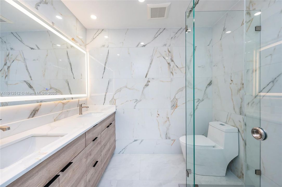 Active With Contract: $7,995 (4 beds, 3 baths, 2588 Square Feet)