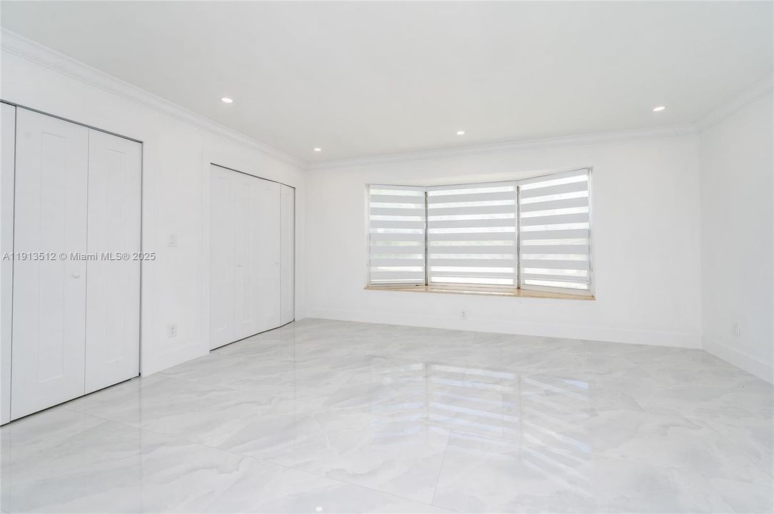 Active With Contract: $7,995 (4 beds, 3 baths, 2588 Square Feet)