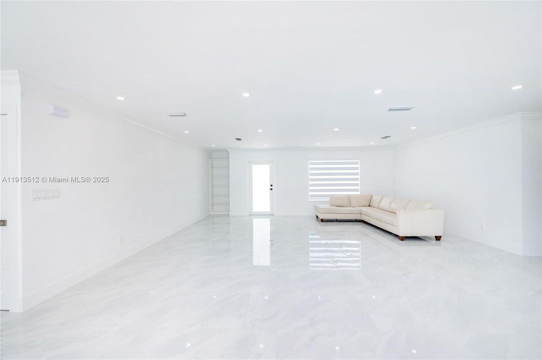 Active With Contract: $7,995 (4 beds, 3 baths, 2588 Square Feet)