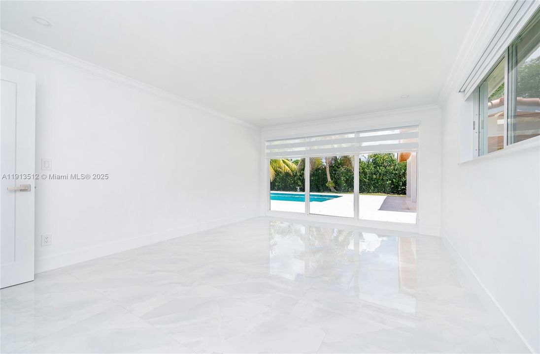 Active With Contract: $7,995 (4 beds, 3 baths, 2588 Square Feet)